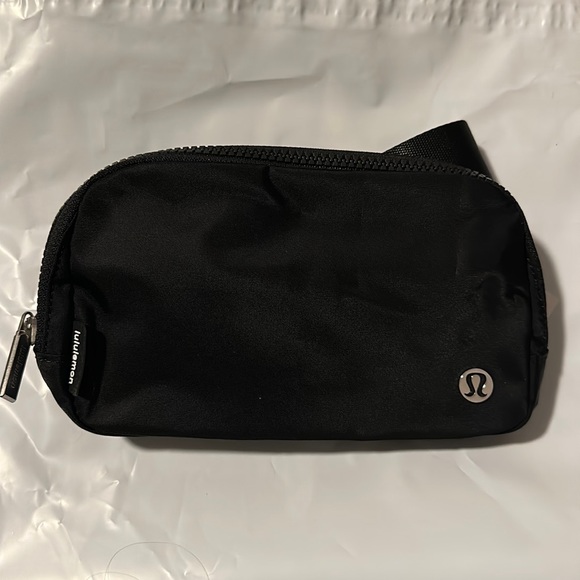 Lululemon everyday bag - Picture 2 of 7